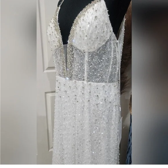 Mac Duggal white Sequin Gown with Train NWOT Size 6 - Picture 2 of 12
